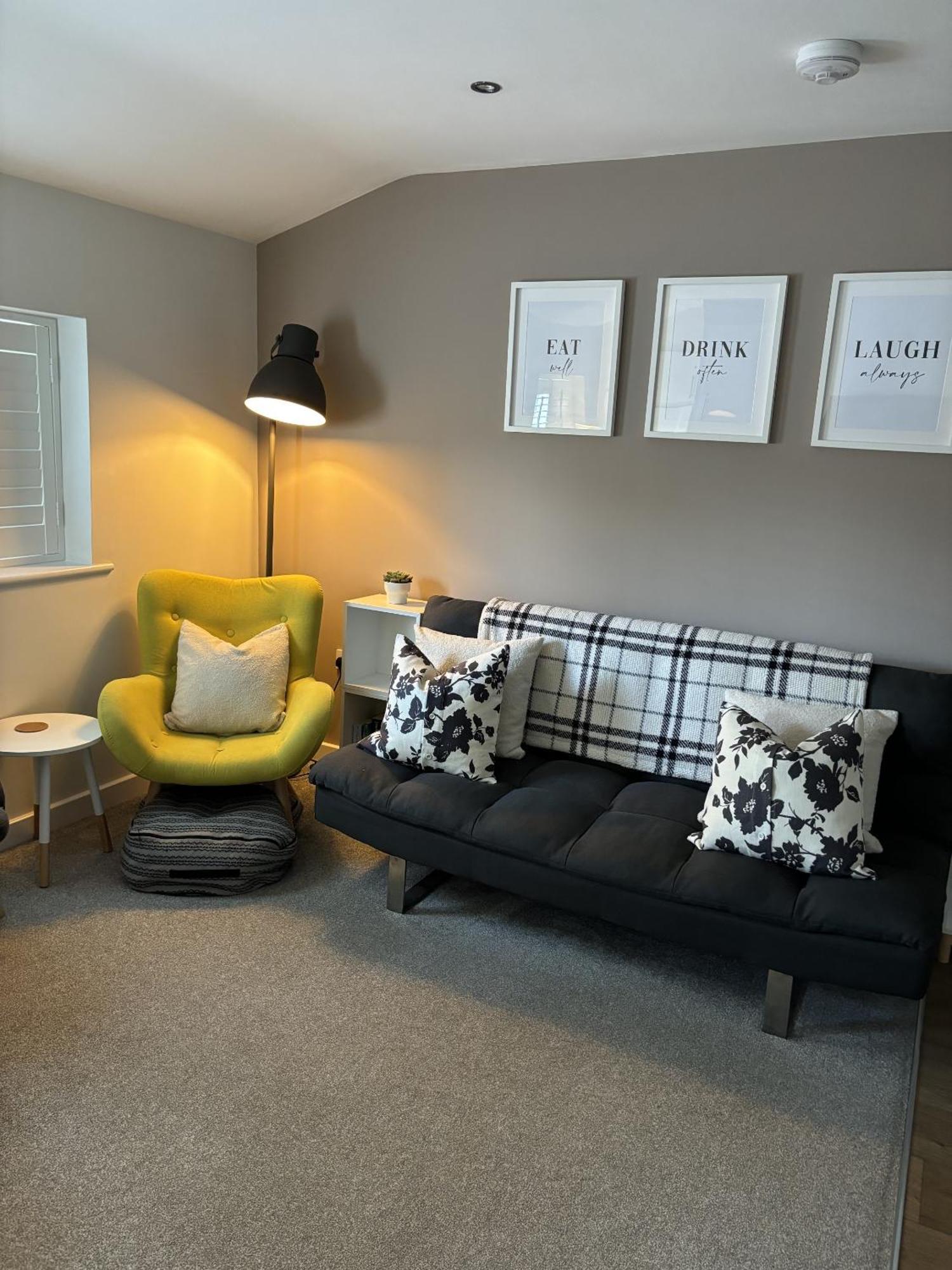 Apartment The Hive Marple